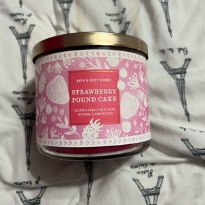 Bath and body works strawberry pound cake 3 wick candle